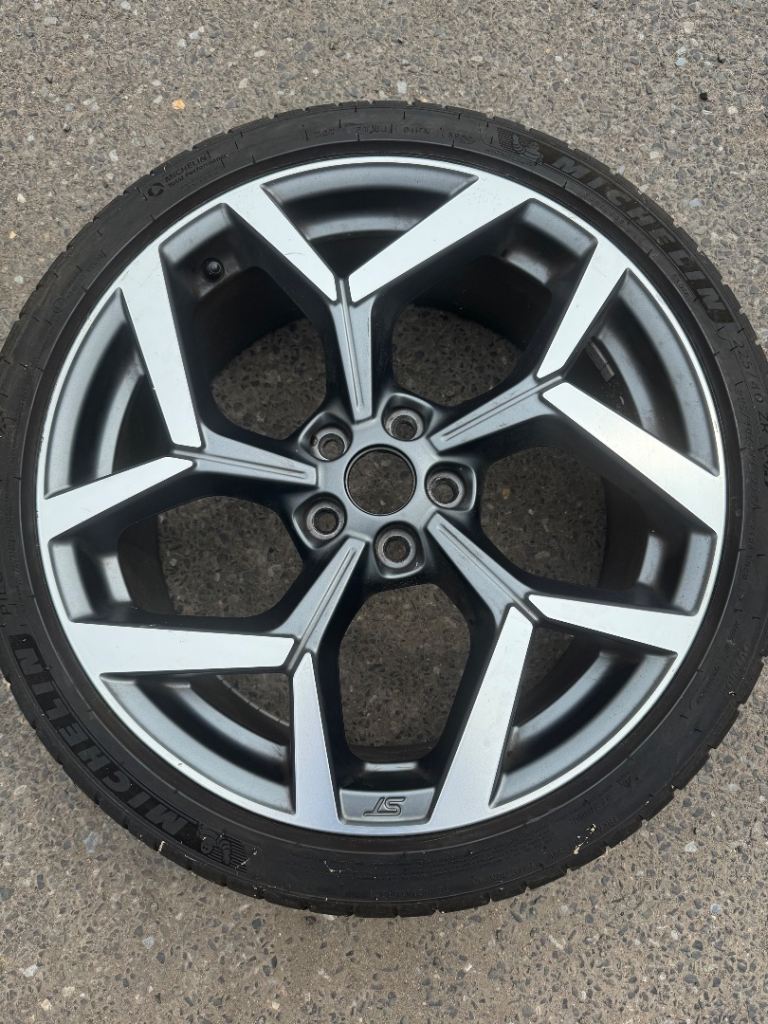 Puma ST alloy & tyre 