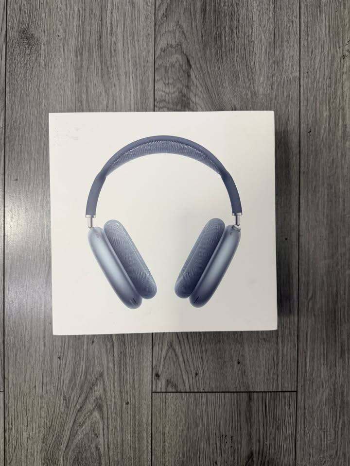 APPLE AIRPODS MAX BLUE BRAND NEW SEALED WITH APPLE WARRANTY AND RECEIPT