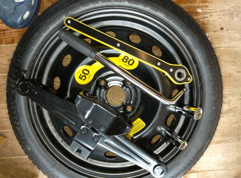 Space saver wheel and tyre