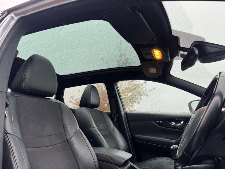 2017 Nissan Qashqai 1.5 dCi N-Vision 5dr HATCHBACK Diesel Manual