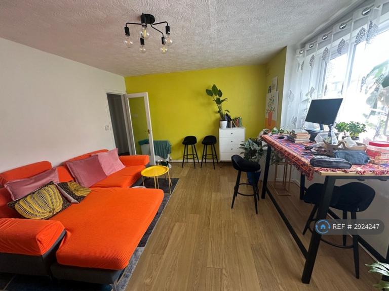 2 bedroom flat in Caiystane Garden, Edinburgh, EH10 (2 bed) (#2924247)