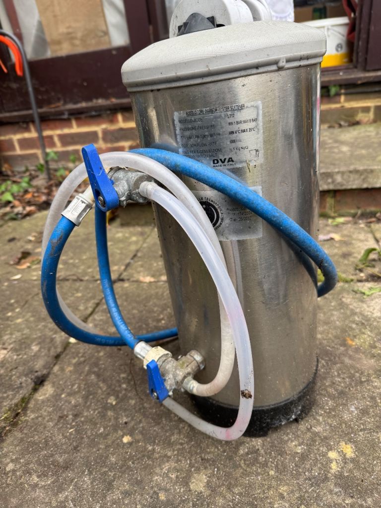 Manual water softeners X 2