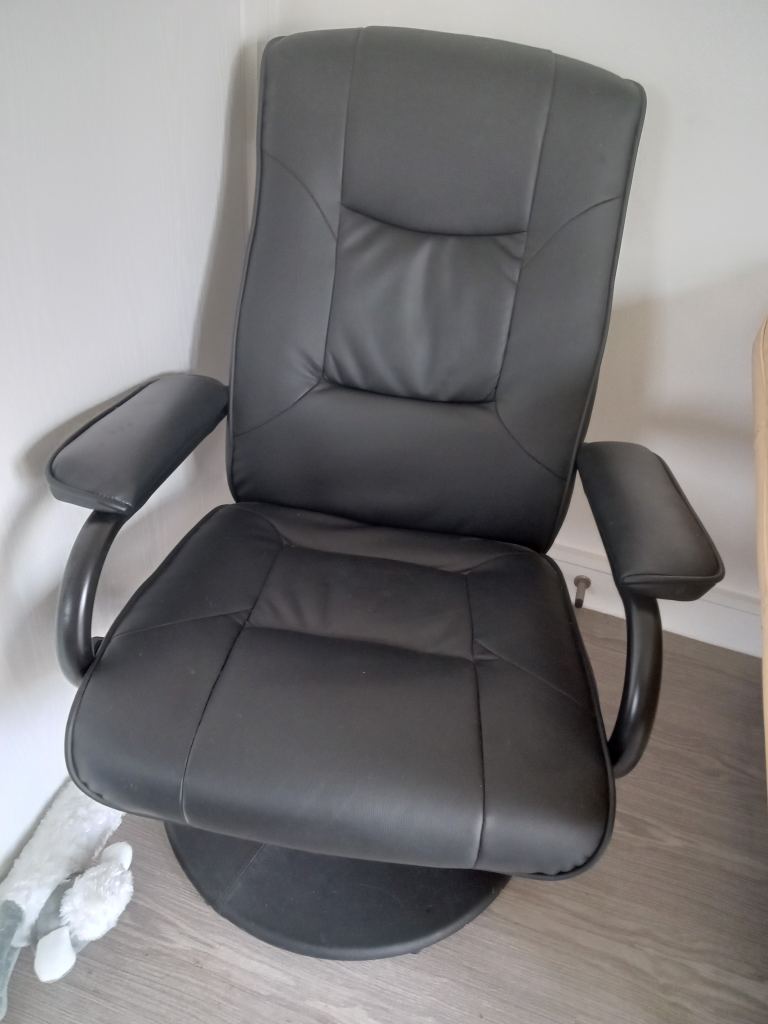 Leathrr black reclining Armchair 