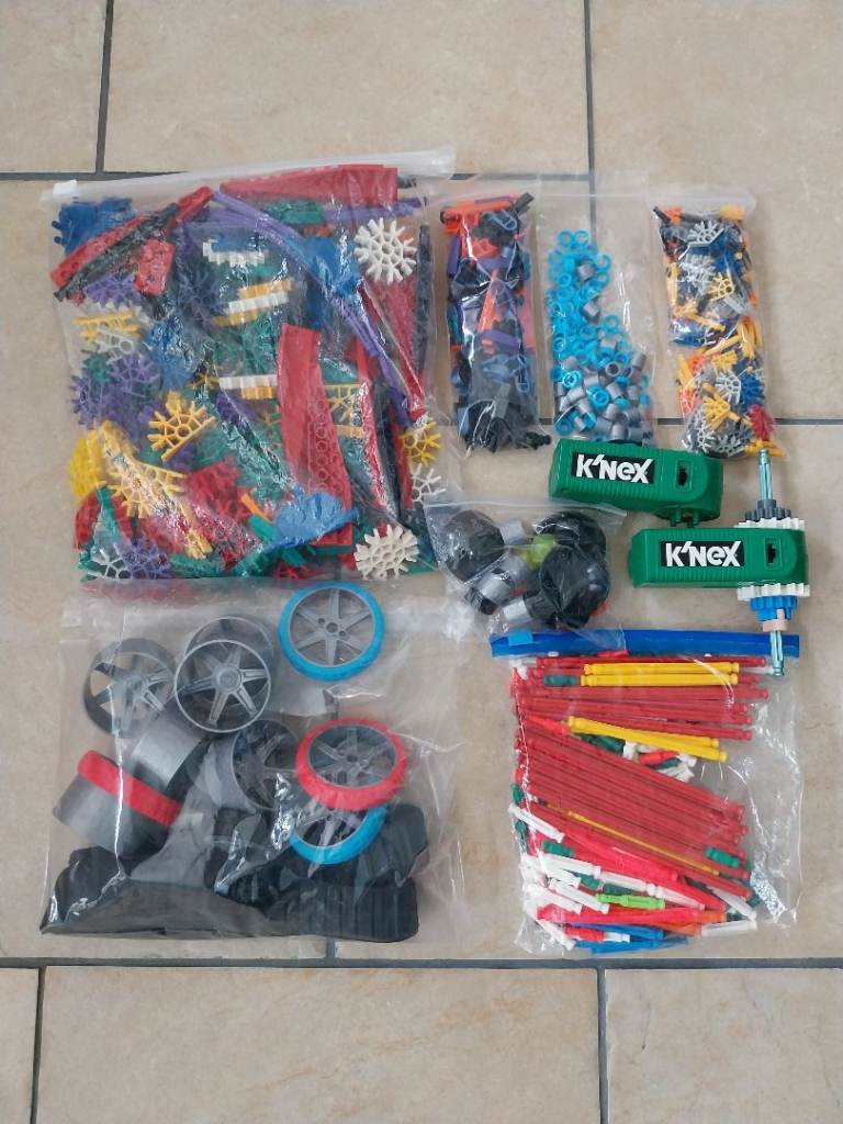 Knex building set