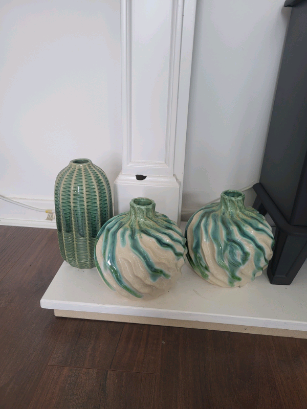 *MUST GO* Assorted vases 