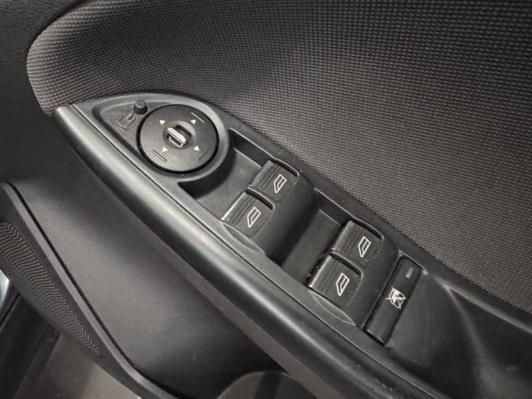 2014 Ford Focus 1.6 TDCi 115 Zetec Navigator 5dr HATCHBACK DIESEL Manual