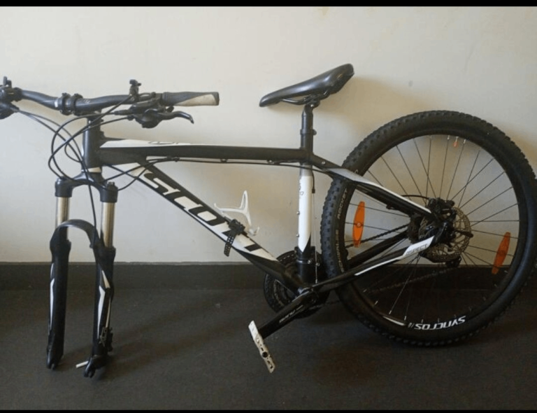 Scott Mountain Bike Frame and Wheels - Good Condition