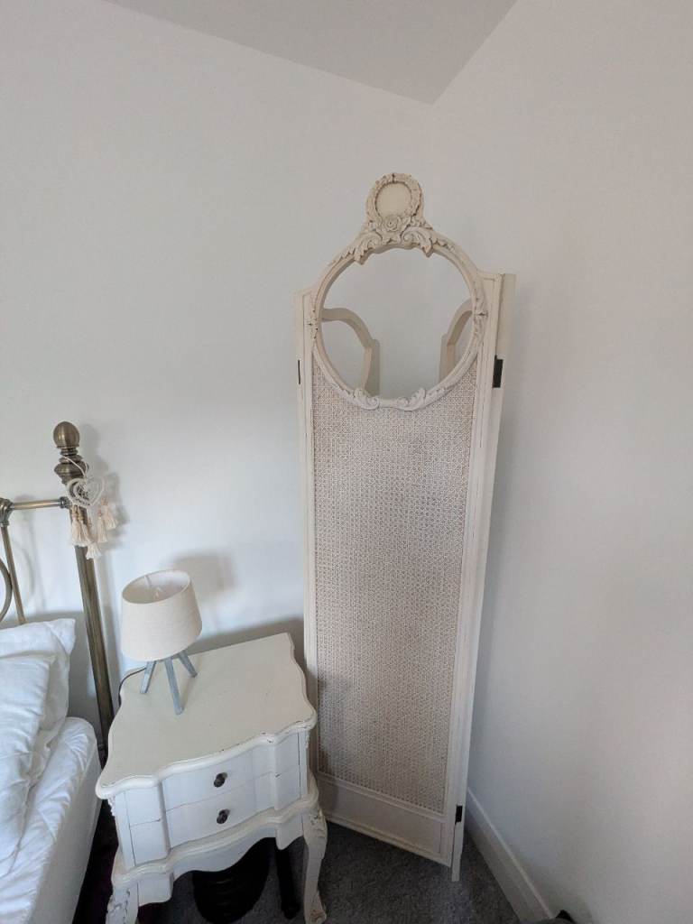 Decorative Wooden Room Divider Screen – Cream, Good Condition