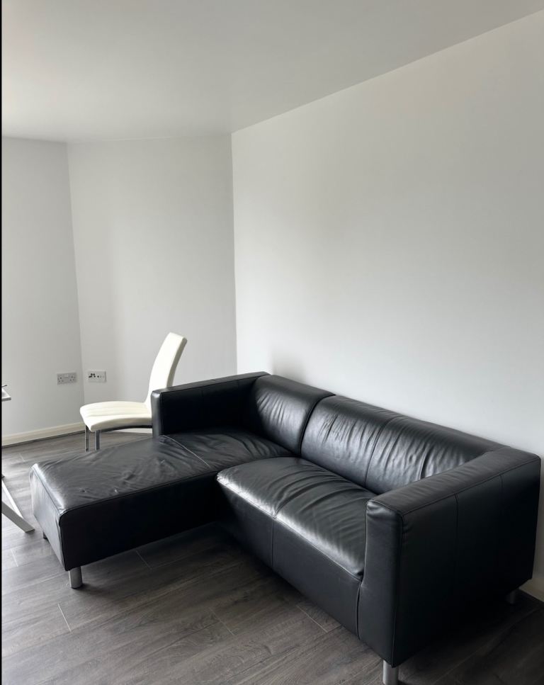 BLACK LEATHER CORNER SOFA ( L SHAPE) 
