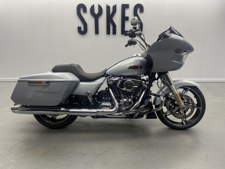 2025 Harley-Davidson FLTRX Touring Road Glide in Atlas Silver Metallic