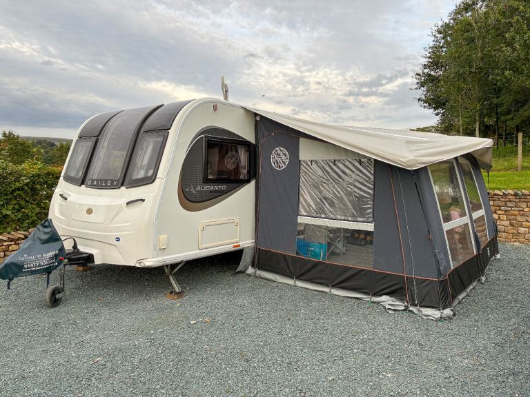 Isabella Cirrus North 400 air awning