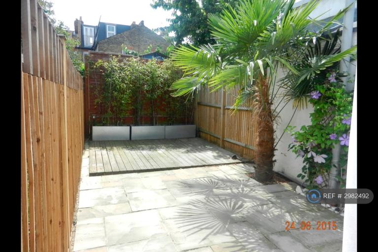 3 bedroom flat in Quinton Street, London, SW18 (3 bed) (#2982492)