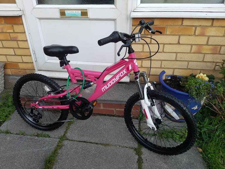 GIRLS MUDDYFOX 20" WHEEL SUSPENSION BIKE HARDLY BEEN USED AGE 7+