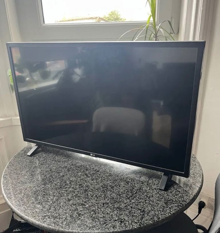 Smart TV 32 inch with remote 