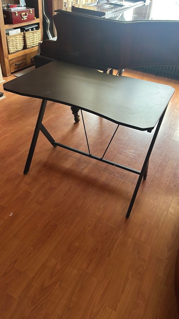 Computer table 