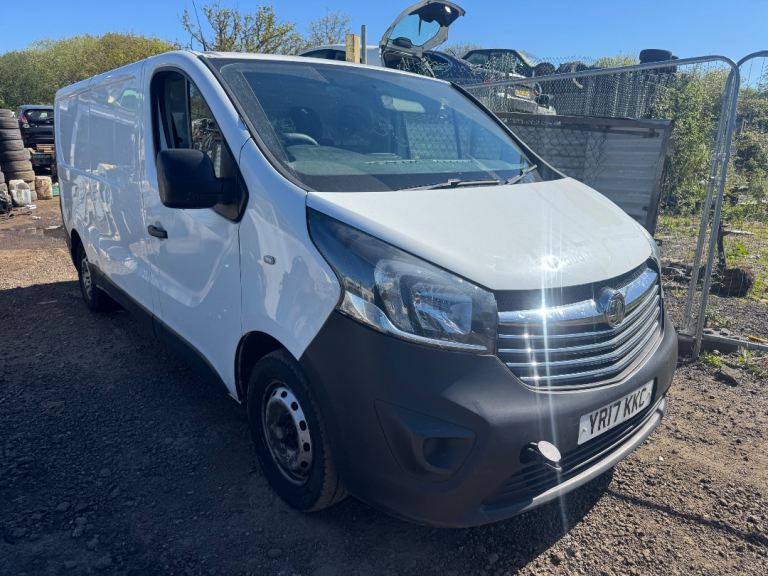 Vauxhall Vivaro 1.6 2017 white BREAKING FOR PARTS 