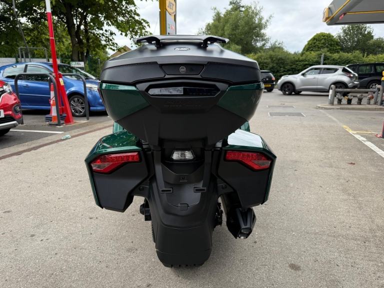 2025 Can-Am Spyder F3 Limited 1330cc 6 speed semiauto trike British Racing Green