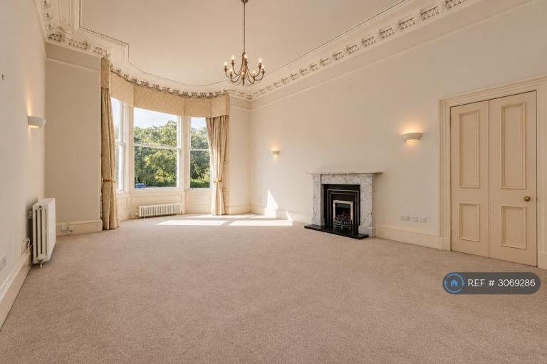 1 bedroom flat in Rosebery Crescent, Edinburgh, EH12 (1 bed) (#3069286)