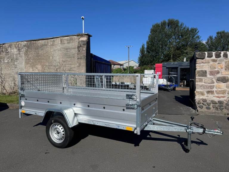 BRAND NEW 8,7FT X 4,2FT SINGLE AXLE TRAILER WITH 40CM MESH AND RAMP 750KG