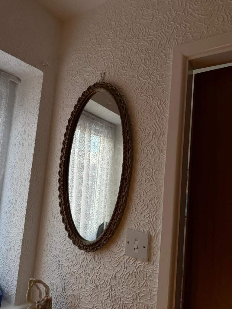Oval Wall Mirror with Decorative Wooden Frame – Good Condition