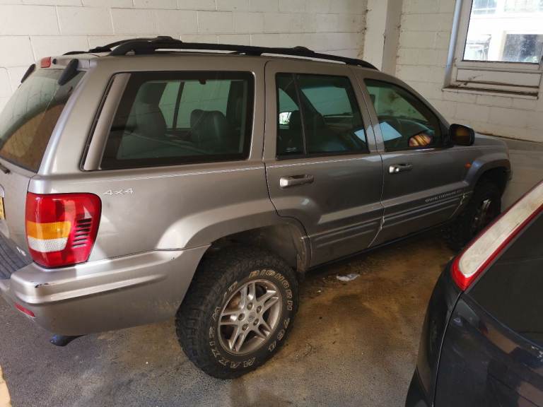V8 cherokee 