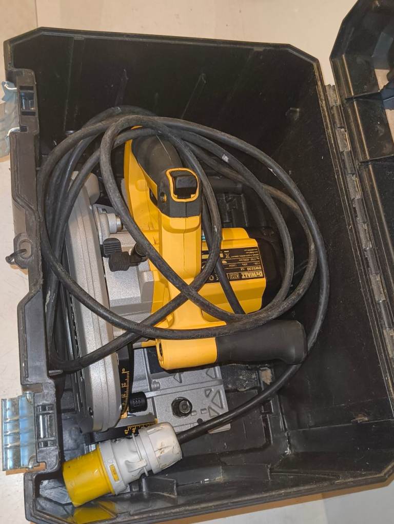 DeWalt DWS520KT 165MM plunge tool 1300 w. 110V with carry case. No guide rail