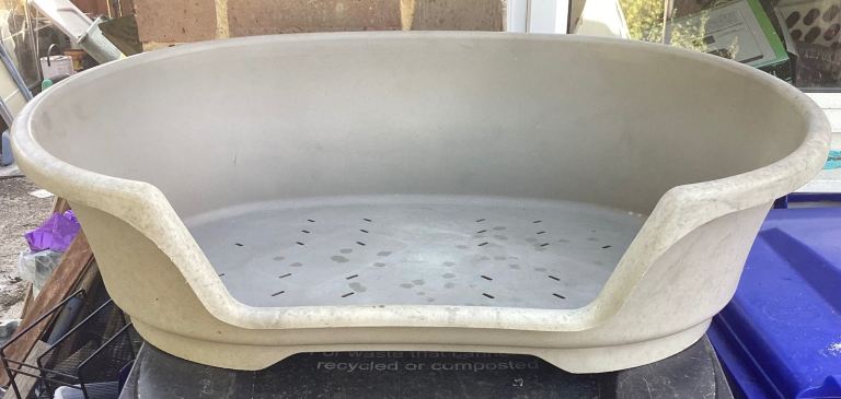 Medium size dog bed 