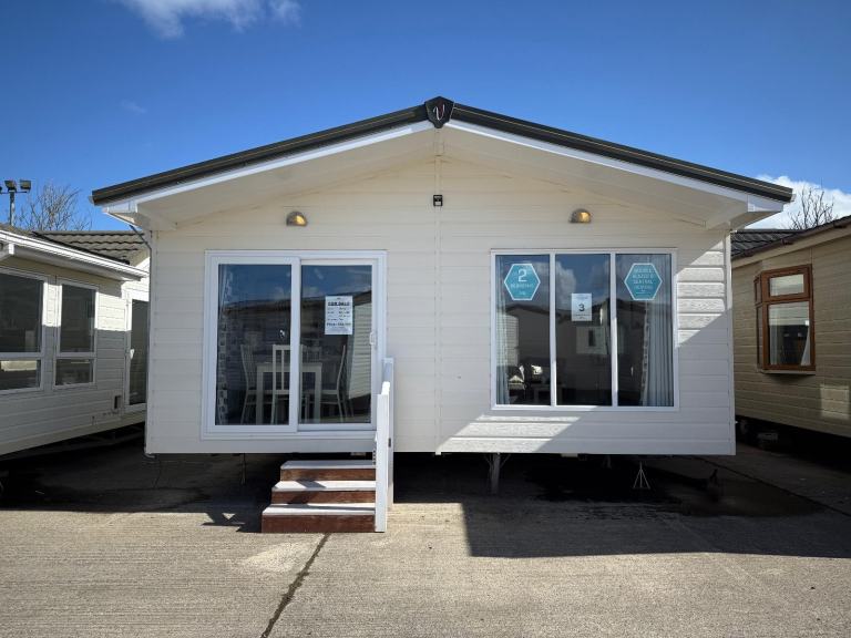 40x20 Resi Spec 2 Bed Twin Lodge - DG, CH, Bath, New Carpets - Private Land