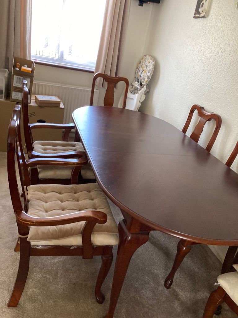 Wooden Extendable Dining Table with 6 Chairs – Good Condition