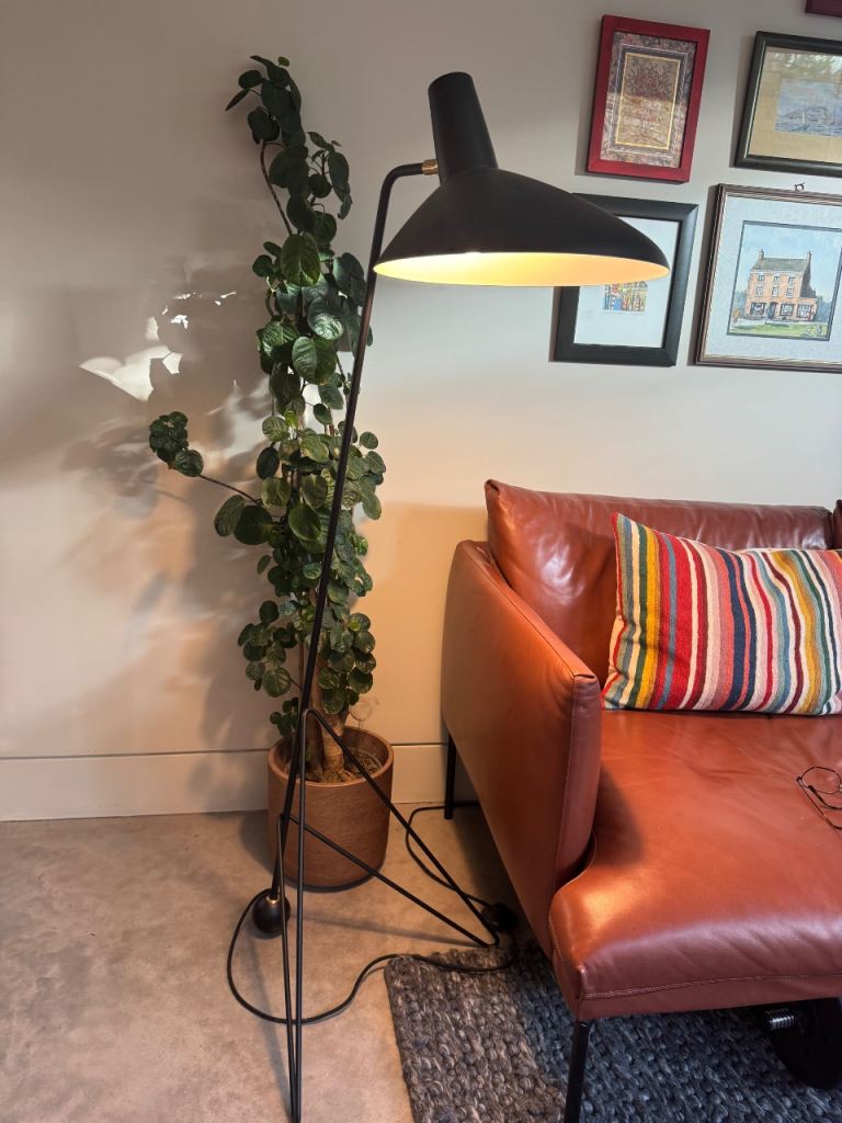 Floor Lamp - Stylish Black Metal Retro