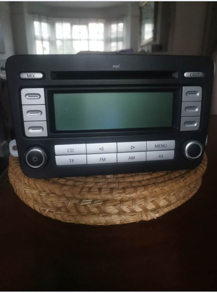 VW GOLF STANDARD CD/RADIO PLAYER