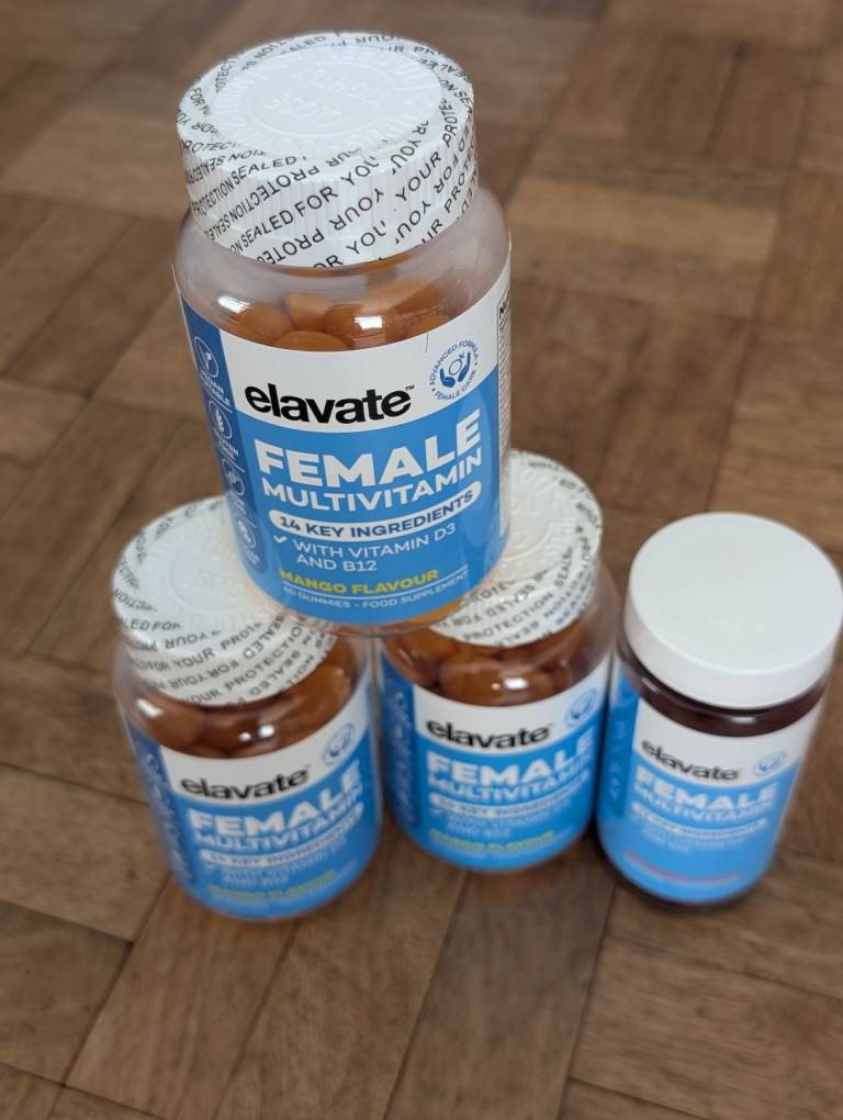 Elavate Female Multivitamin Mango and Strawberry Flavour gummies