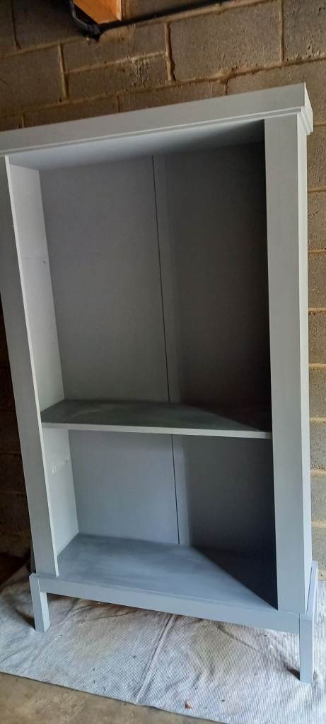 Bookcase/ shelving unit - free