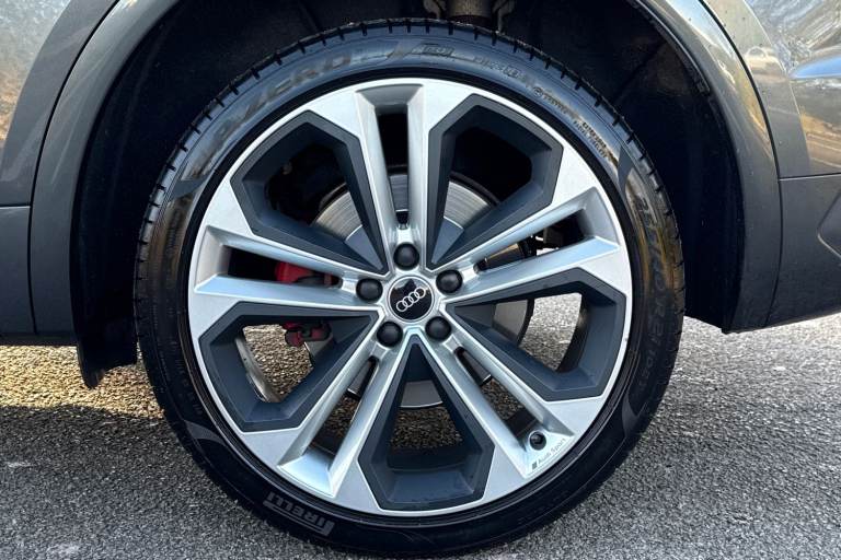 2022 Audi Q5 Edition 1 40 TDI quattro 204 PS S tronic SUV DIESEL Automatic