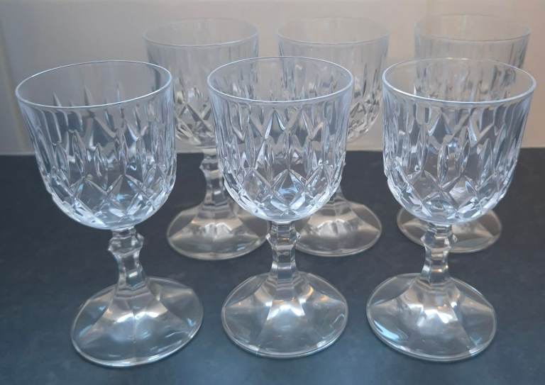 6 x Vintage cut crystal port or liqueur glasses featuring a diamond-cut pattern.