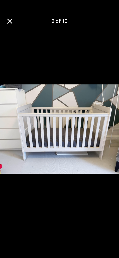 Mamas and Papas Atlas - cotbed and mattress 