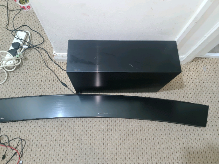Samsung HW-J7500 Curved Soundbar And Subwoofer