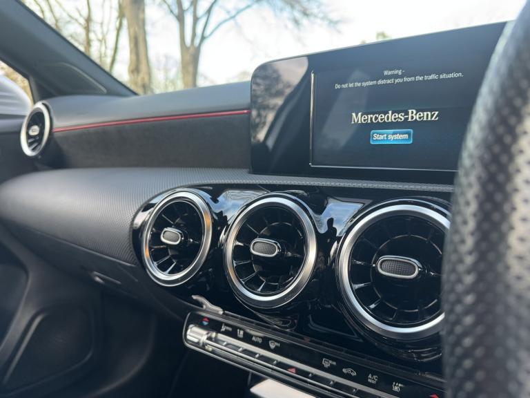 MERCEDES-BENZ A CLASS 1.3 A250e 15.6kWh AMG Line 2020