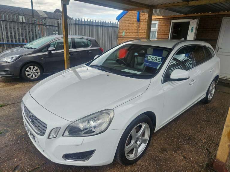 VOLVO V60 2.0 D3 SE Lux 2011