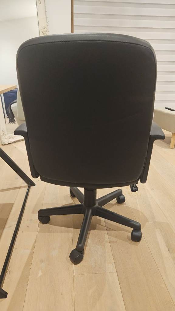 Learher iffice chair