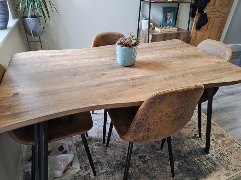Dining table 