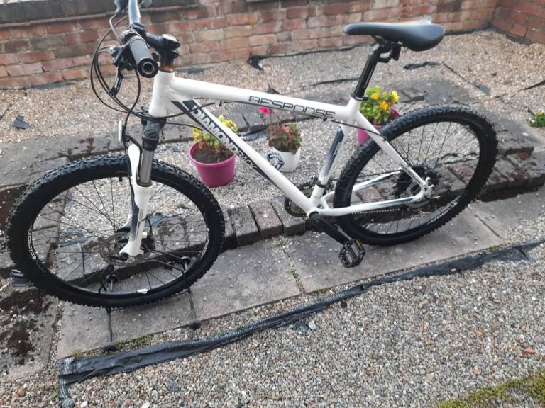 HYDRAULIC DISC BRAKES ALUMINIUM FRAME DIAMONDBACK 26 MOUNTAIN BIKE. 