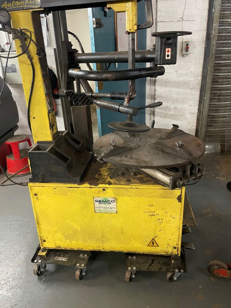 Dunlop DM185 HD fully automatic tyre fitting machine 