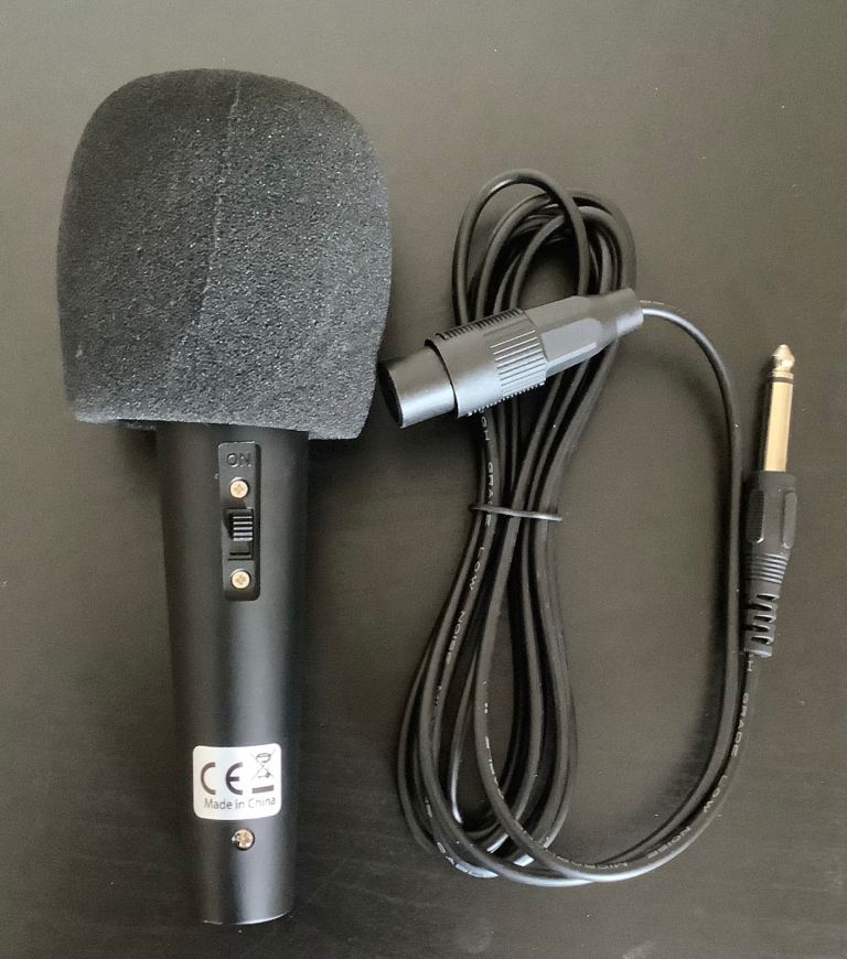 Dynamic Microphone with Cable and Foam Cover
