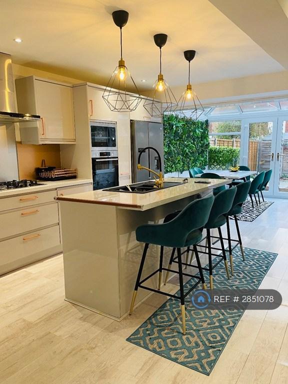 4 bedroom house in Earle Gardens, Kingston Upon Thames, KT2 (4 bed) (#2851078)