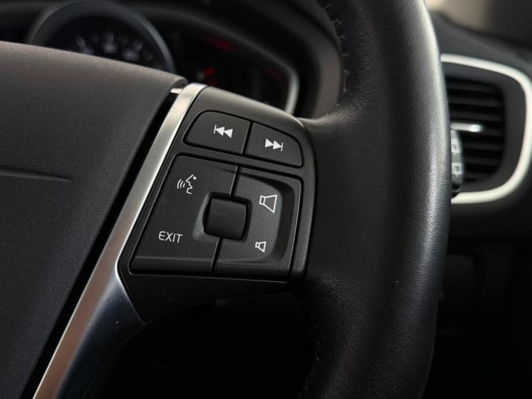 2016 Volvo V40 D2 [120] Momentum Nav Plus 5dr Geartronic HATCHBACK DIESEL Automatic