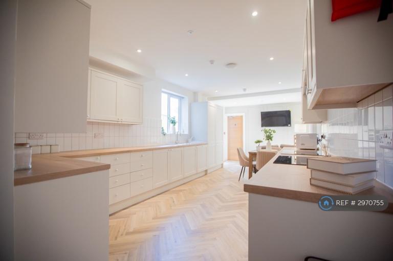 1 bedroom in North End Avenue, Portsmouth, PO2 (#2970755)
