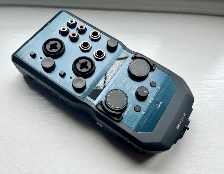 Zoom U-44 USB audio / midi interface