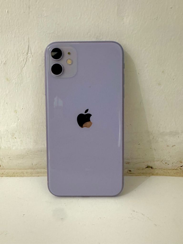 iPhone 11 64GB IN EXCELLENT condition 
