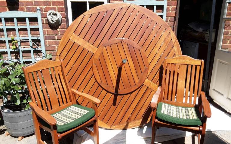 Hardwood 5ft circular table with 'lazy Susan' + 8 armchairs.